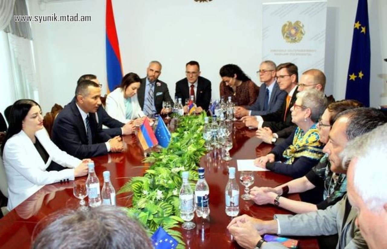 ԵՄ պատվիրակությունն ու տարբեր երկրների դեսպաններ Սյունիքի մարզպետի հետ քննարկել են մարզին աջակցելու ծրագիրը