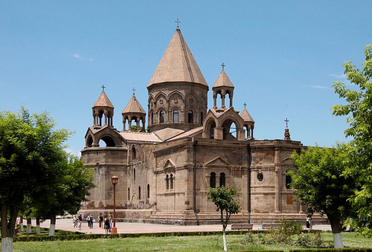 Մայր Աթոռը՝ Գայանե Հակոբյանի նկատմամբ կալանք կիրառելու մասին