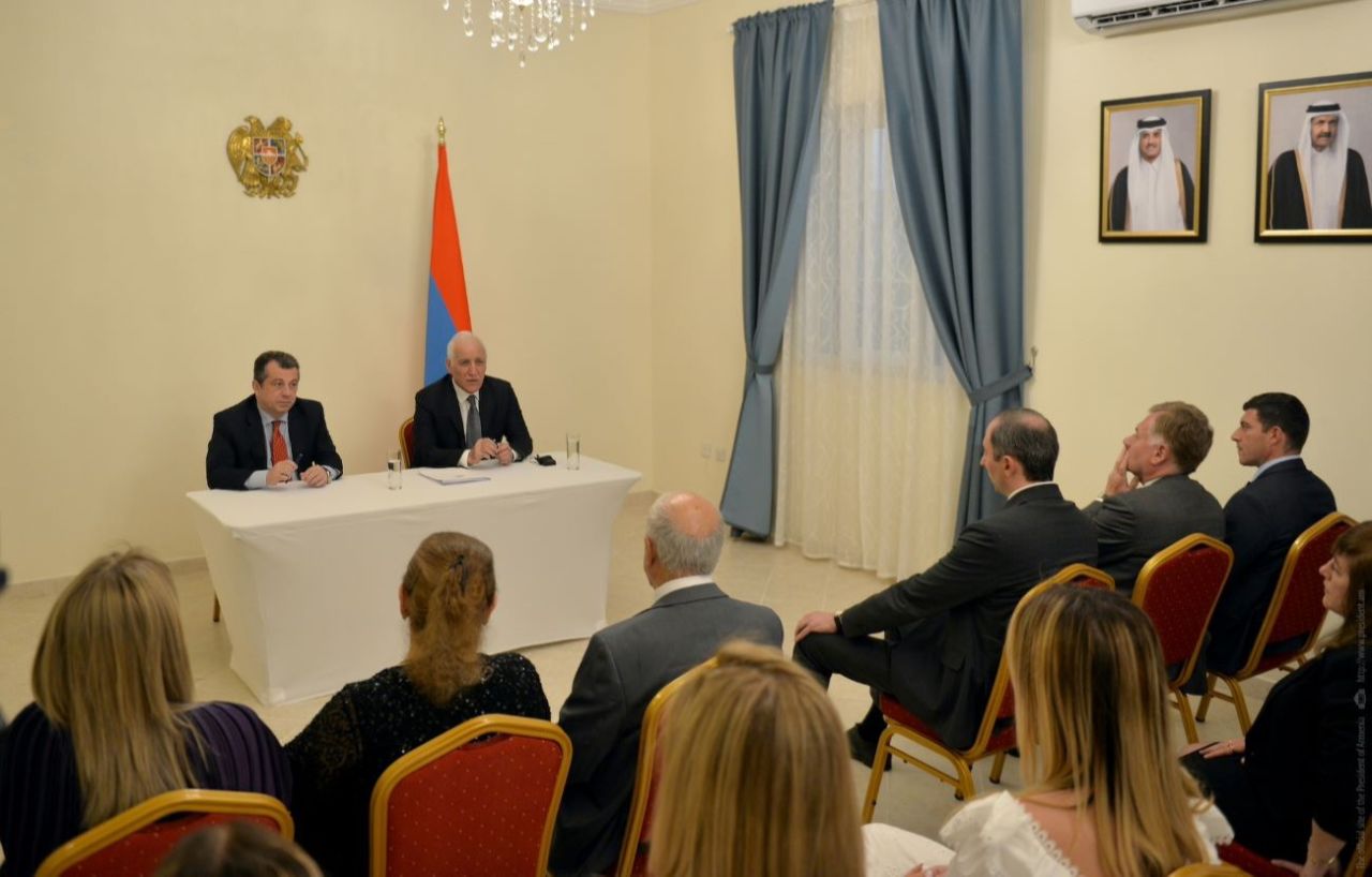 Նախագահ Վահագն Խաչատուրյանը հանդիպել է Կատարի հայ համայնքի ներկայացուցիչների հետ