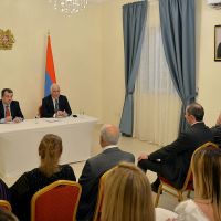 Նախագահ Վահագն Խաչատուրյանը հանդիպել է Կատարի հայ համայնքի ներկայացուցիչների հետ