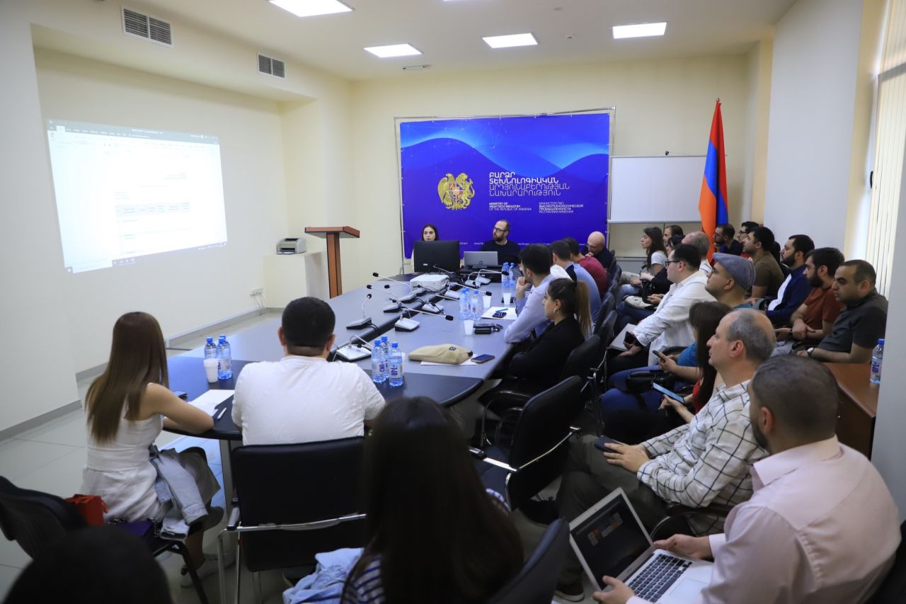 ՀՀ բարձր տեխնոլոգիական արդյունաբերության նախարարությունում տեղի են ունեցել տեղեկատվական հանդիպումներ