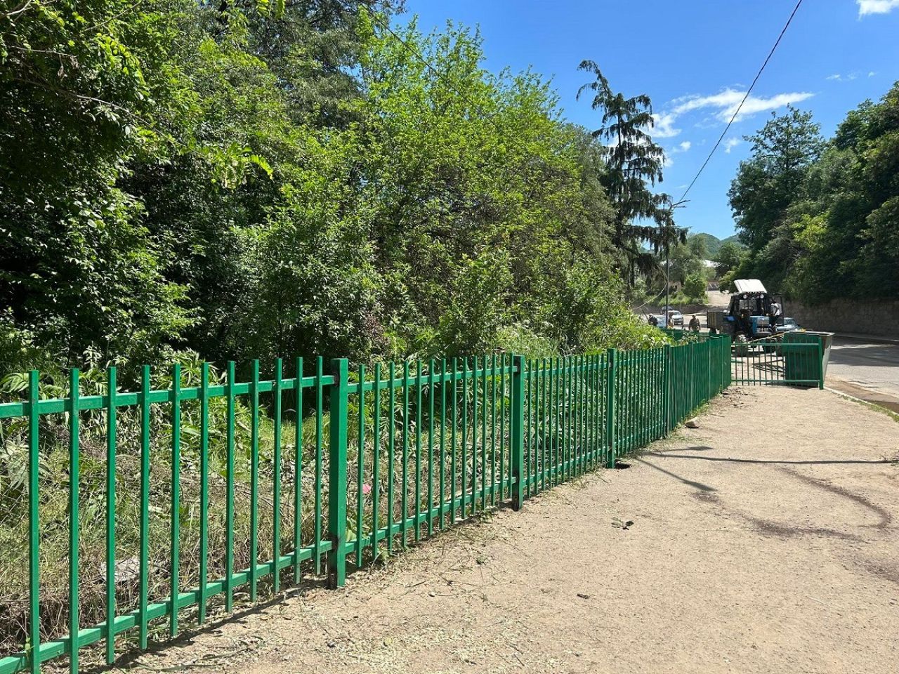 Ընթացքի մեջ են Բերդ քաղաքի մայթերի բազրիքների՝ նորով փոխարինման և թեքահարթակների կառուցման աշխատանքները