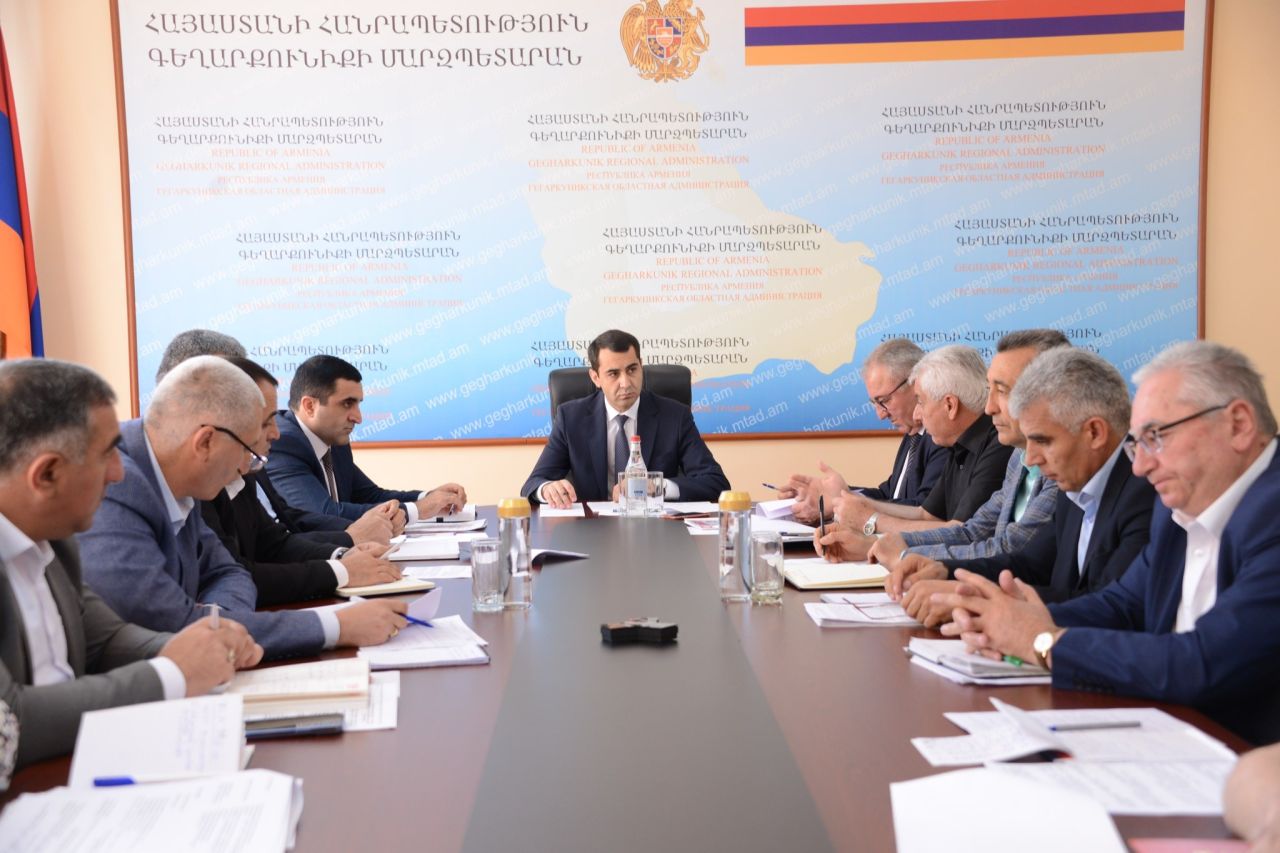 Գեղարքունիքի մարզպետը  խորհրդակցություն է անցկացրել կառուցվածքային ստորաբաժանումների ղեկավարների հետ