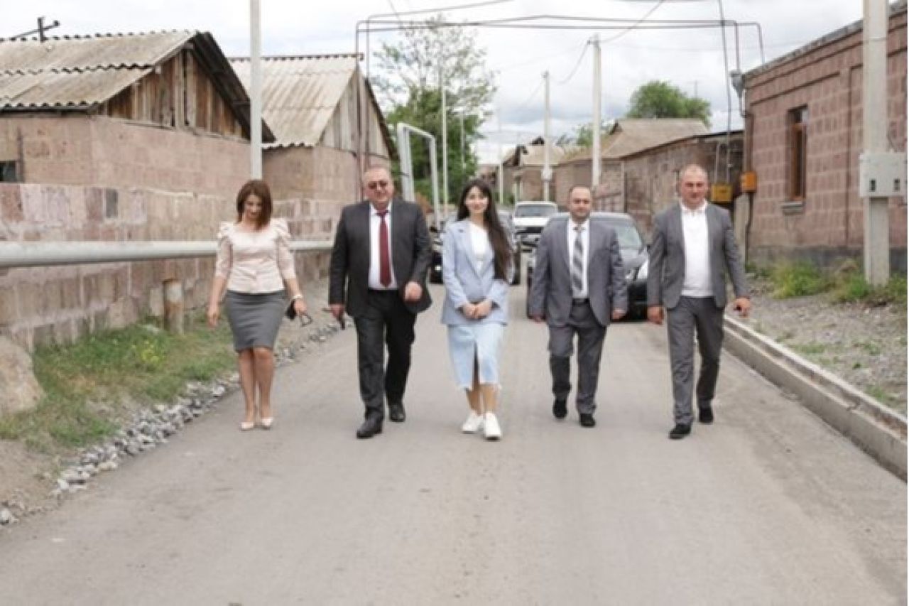 Մուշեղ Մուրադյանն աշխատակազմի պատասխանատուների հետ հետևել է Ախուրյան համայնքում իրականացվող աշխատանքների ընթացքին