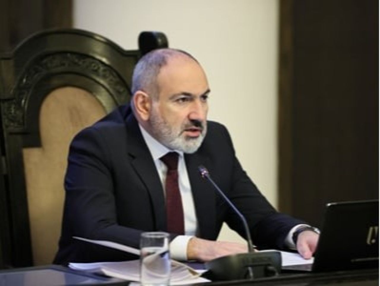 Շատ թոշակառուներն անկանխիկ են ստանում գումարը, բայց ամսվա վերջում հետվճար չեն ստանում. Մեղավորը բանկերն են. Փաշինյան