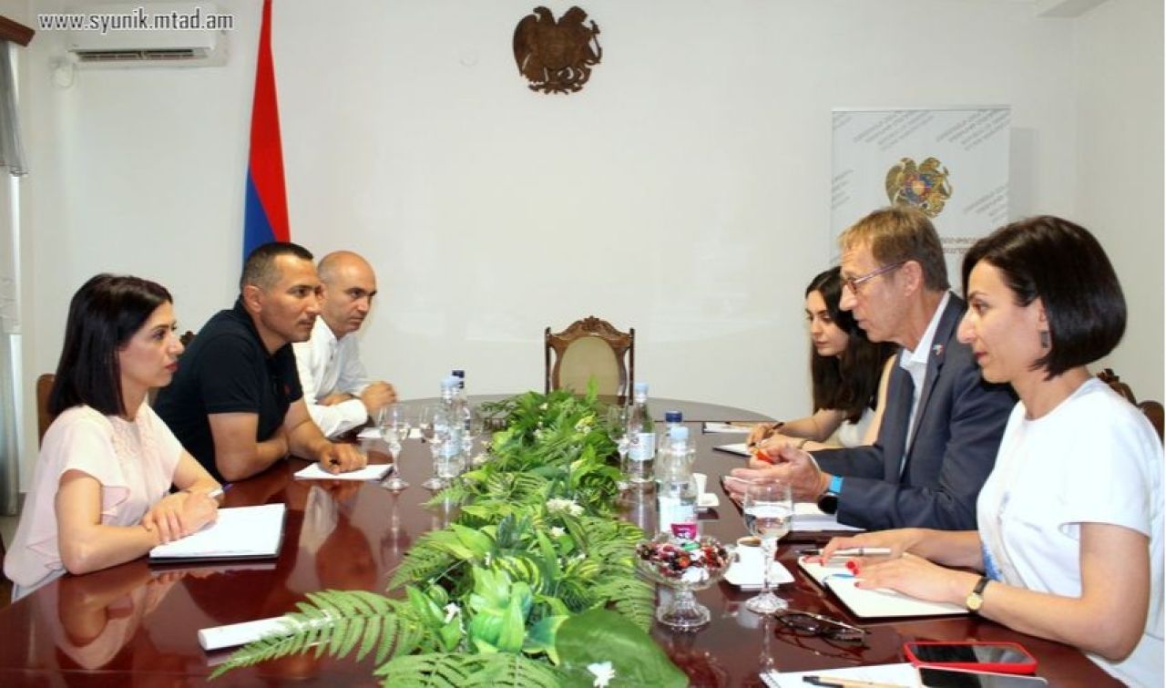 Սյունիքի մարզպետ Ռոբերտ Ղուկասյանը հուլիսի 6-ին ընդունել է Հայաստանում ՄԱԿ-ի մշտական համակարգողի պաշտոնակատար Նիլս Սքոթին