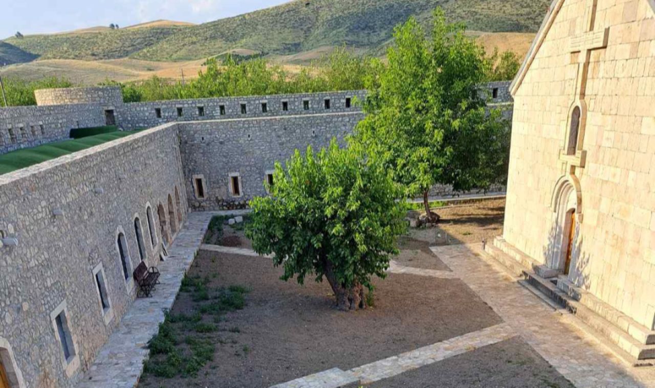 Ամարասի վանական համալիրի բակում հայտնաբերվել են անցյալ դարասկզբի հորիզոնական հորաններ. «Լույս» հիմնադրամ