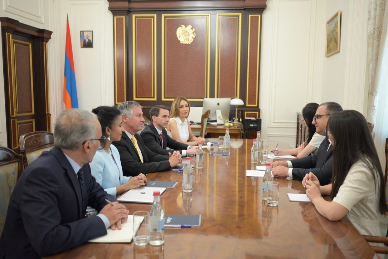Փոխվարչապետ Տիգրան Խաչատրյանն ընդունել է ԱԶԲ հայաստանյան գրասենյակի նորանշանակ տնօրենին