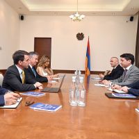 Ֆինանսների նախարարը հանդիպել է ԱԶԲ հայաստանյան գրասենյակի նորանշանակ ղեկավարի հետ
