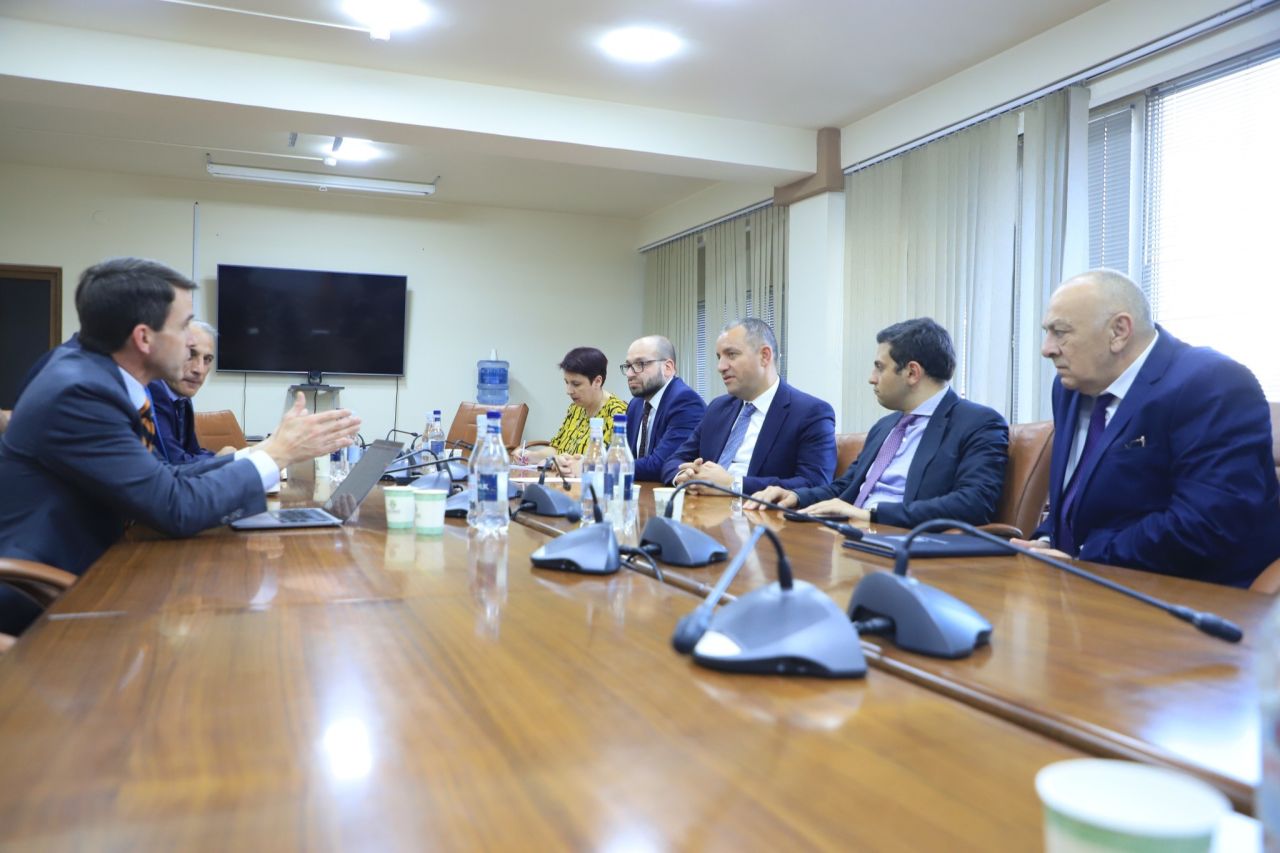 Վահան Քերոբյանը հյուրընկալել է ԱԶԲ հայաստանյան գրասենյակի նախկին և նոր տնօրենին