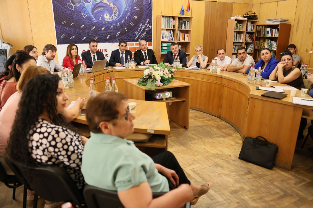Երևանի Օրհուս գրասենյակում կայացել է «ՀՀ Շրջակա միջավայրի պահպանության ծառայության մասին» օրենքի նախագծին նվիրված հանրային քննարկում