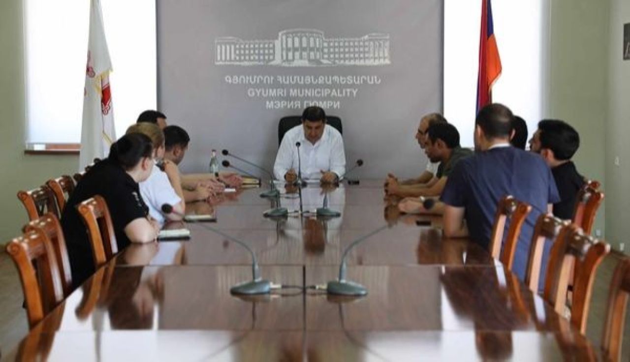Վարդգես Սամսոնյանը հանդիպում-քննարկում է ունեցել գործունեություն ծավալող սննդի սպասարկման օբյեկտների մի խումբ ներկայացուցիչների հետ
