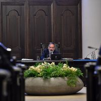 Практика Азербайджана самовольно размещать свои флаги в разных местах, часто, с применением силы, похожа на действия по срыву мирного процесса