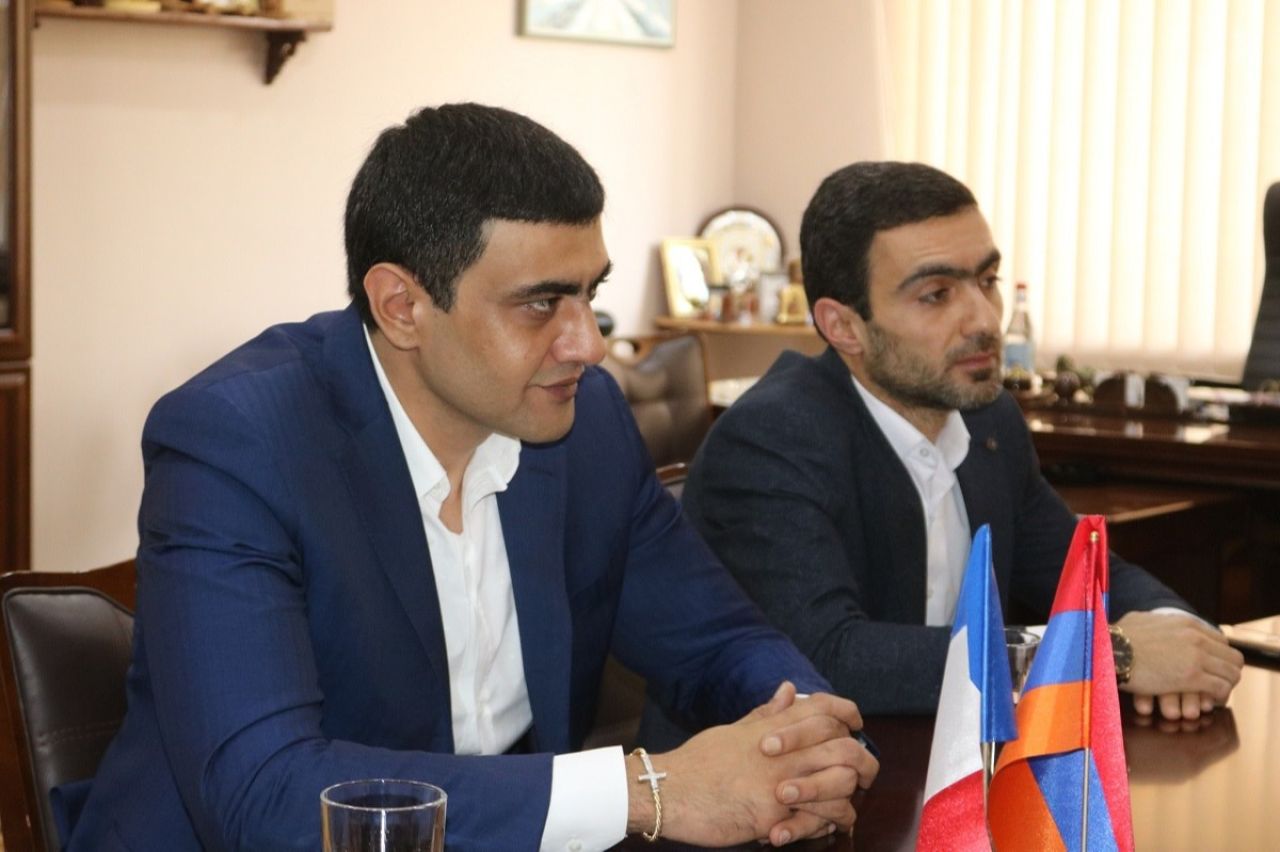 Առուշ Առուշանյանն ընդունել է Հայաստանում Ֆրանսիայի նորանշանակ արտակարգ և լիազոր դեսպան Օլիվիե Դըկոտինյիին