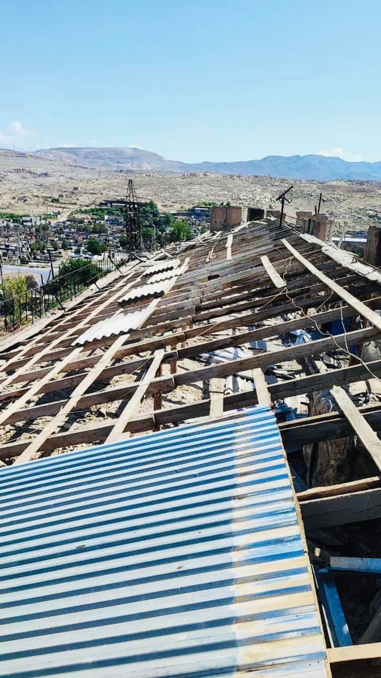 Արարատ քաղաքում նորոգվում են շենքերի տանիքները