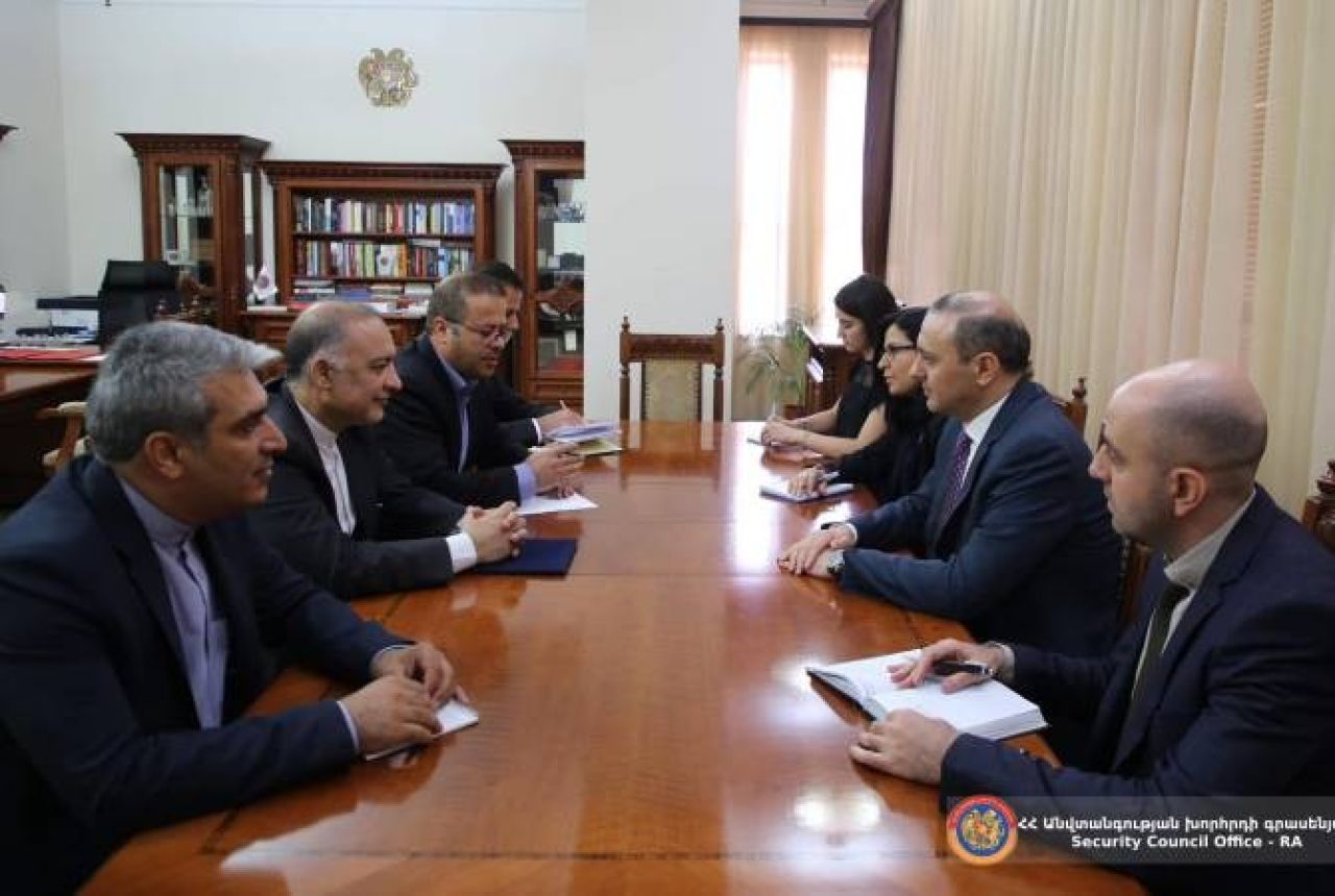 ԱԽ քարտուղարն ու Իրանի դեսպանը քննարկել են տարածաշրջանի անվտանգային իրավիճակը