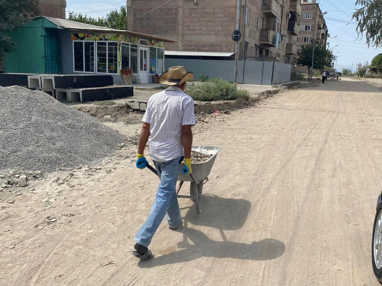 Արարատ համայնքում շարունակվում են ճանապարհաշինական ակտիվ աշխատանքները