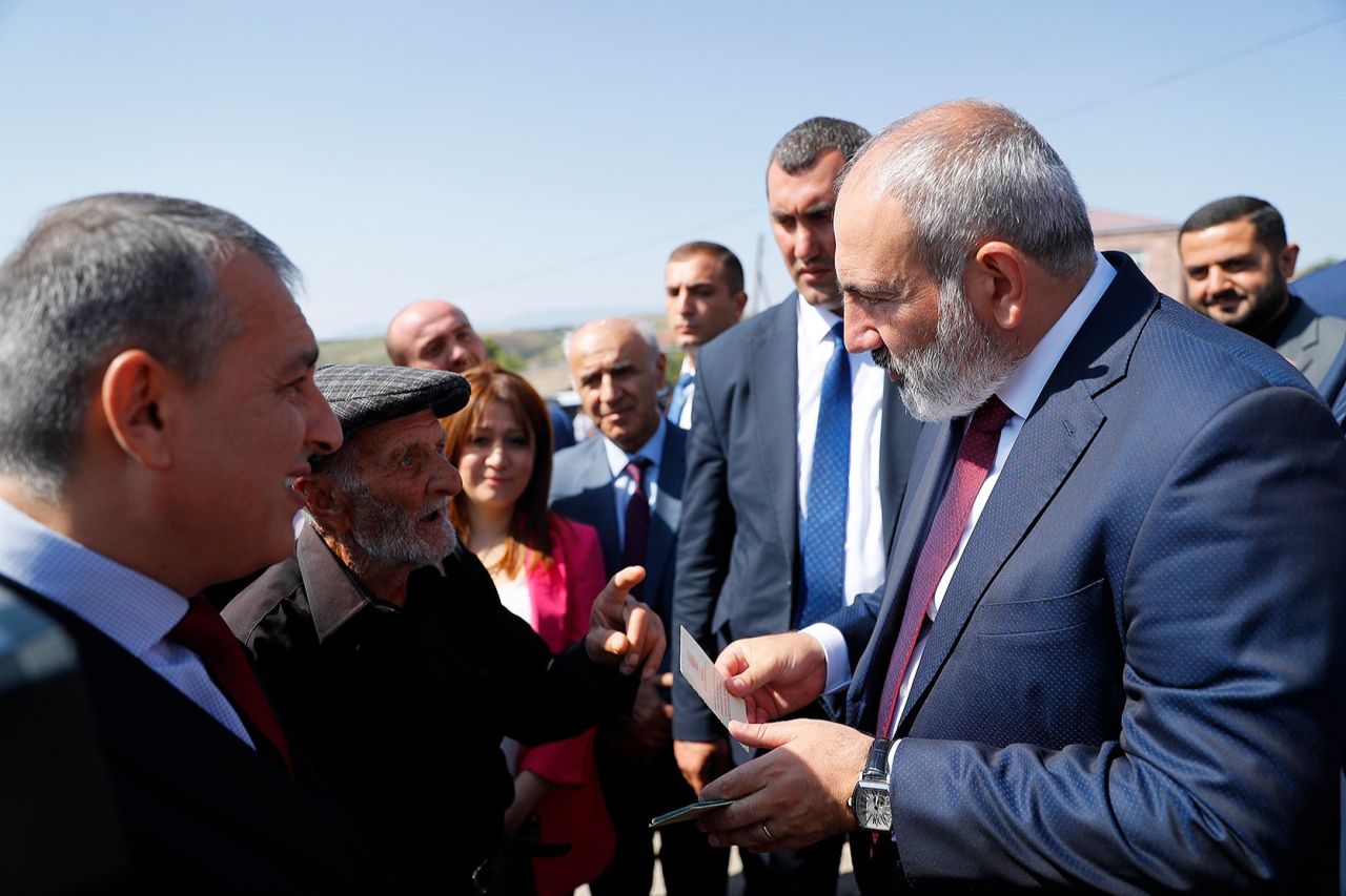 Վարչապետն այցելել է Գորիս, Քարաշեն և Ակներ, ծանոթացել ենթակառուցվածքների զարգացման ծրագրերի ընթացքին