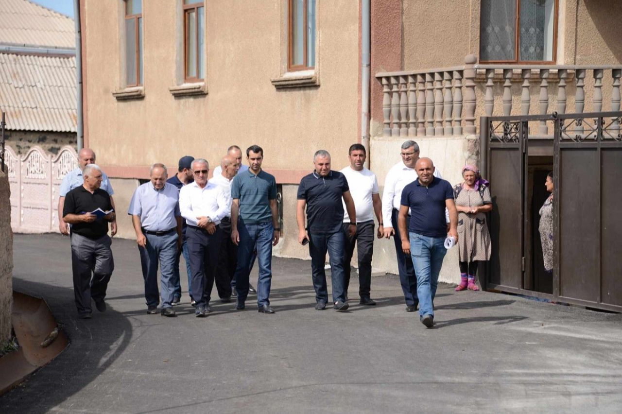 Գեղարքունիքի մարզպետ Կարեն Սարգսյանը մշտադիտարկում անցկացրեց Մարտունի համայնքի Ներքին եւ Վերին Գետաշեն գյուղերի շինհրապարակներում