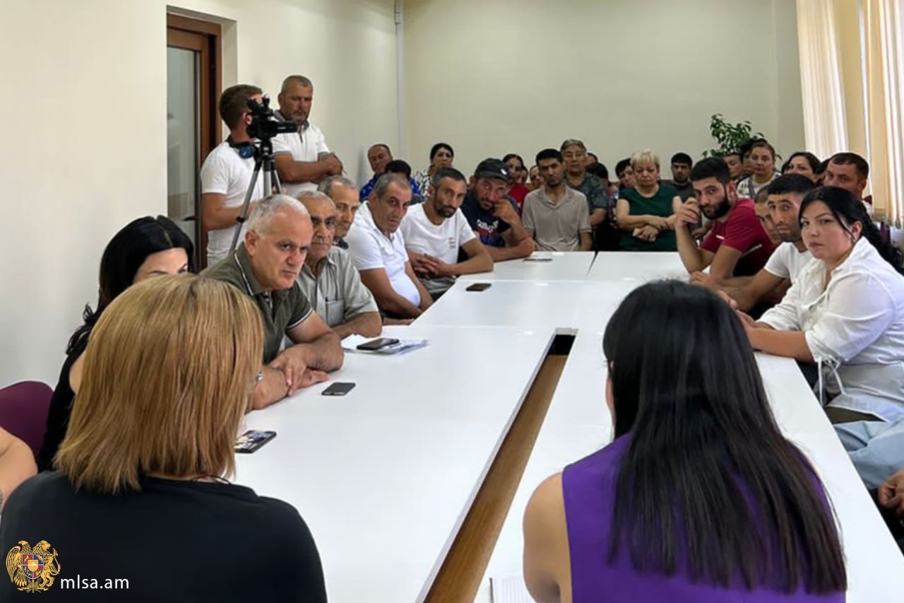 Գորիսի բնակիչներին ներկայացվել են սահմանամերձ գյուղական բնակավայրերում պետության աջակցությամբ սեփական տուն կառուցելու ծրագրի մանրամասները