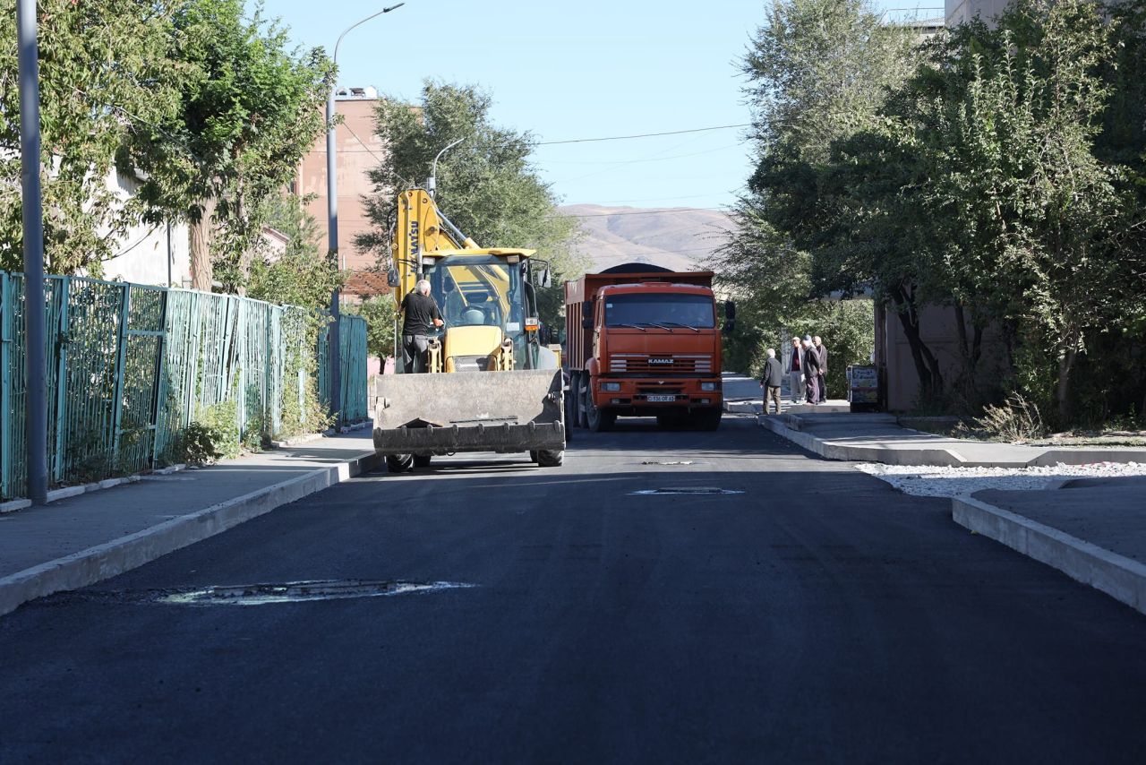 Վարդգես Սամսոնյանը հետևել է «Անի» թաղամասի 11-րդ փողոցի ասֆալտապատման աշխատանքների ընթացքին