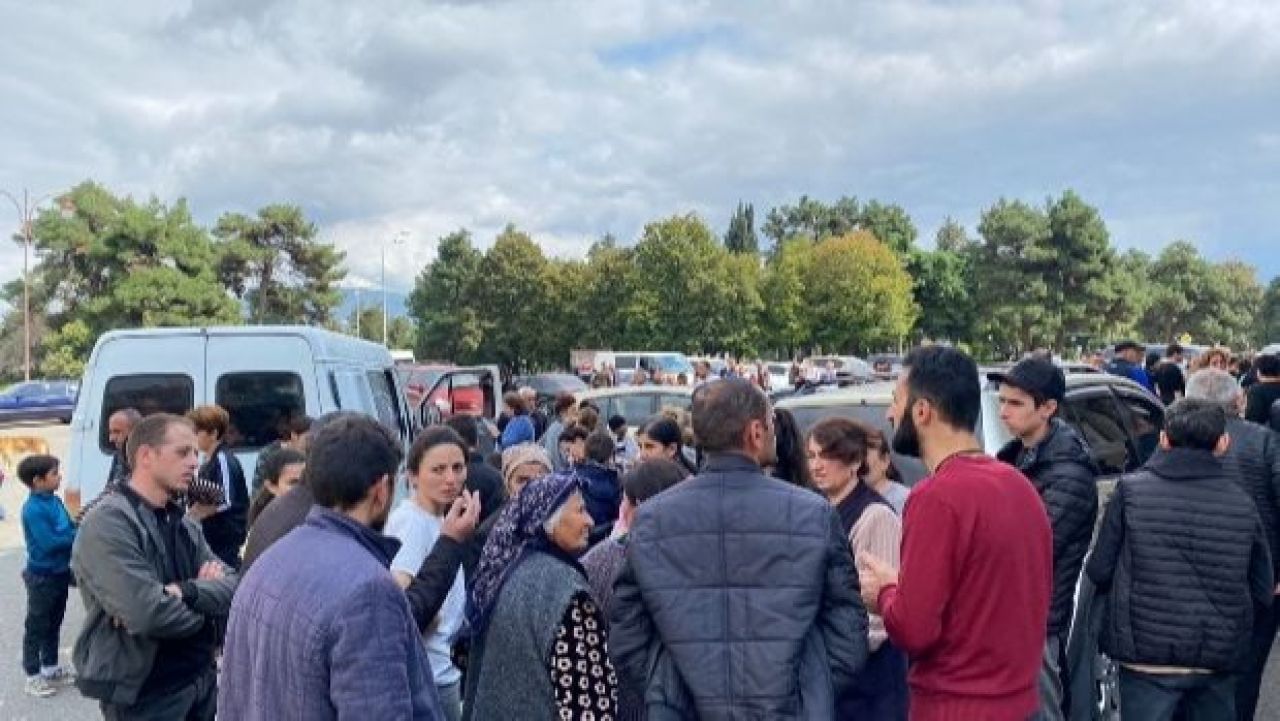 Ստեփանակերտի փողոցները լցված են տեղահանված քաղաքացիներով, որոնք քաղցած են, վախեցած և անորոշության մեջ. Արցախի ՄԻՊ
