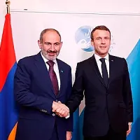 Макрон: Россия заодно с Азербайджаном, Франция будет поддерживать народ Армении