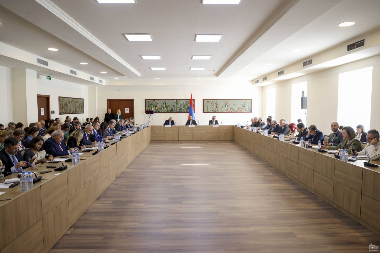ԱԳՆ-ում կայացել է հանդիպում Հայաստանում հավատարմագրված դիվանագիտական ներկայացուցչությունների ղեկավարների և միջազգային կառույցների ներկայացուցիչների հետ