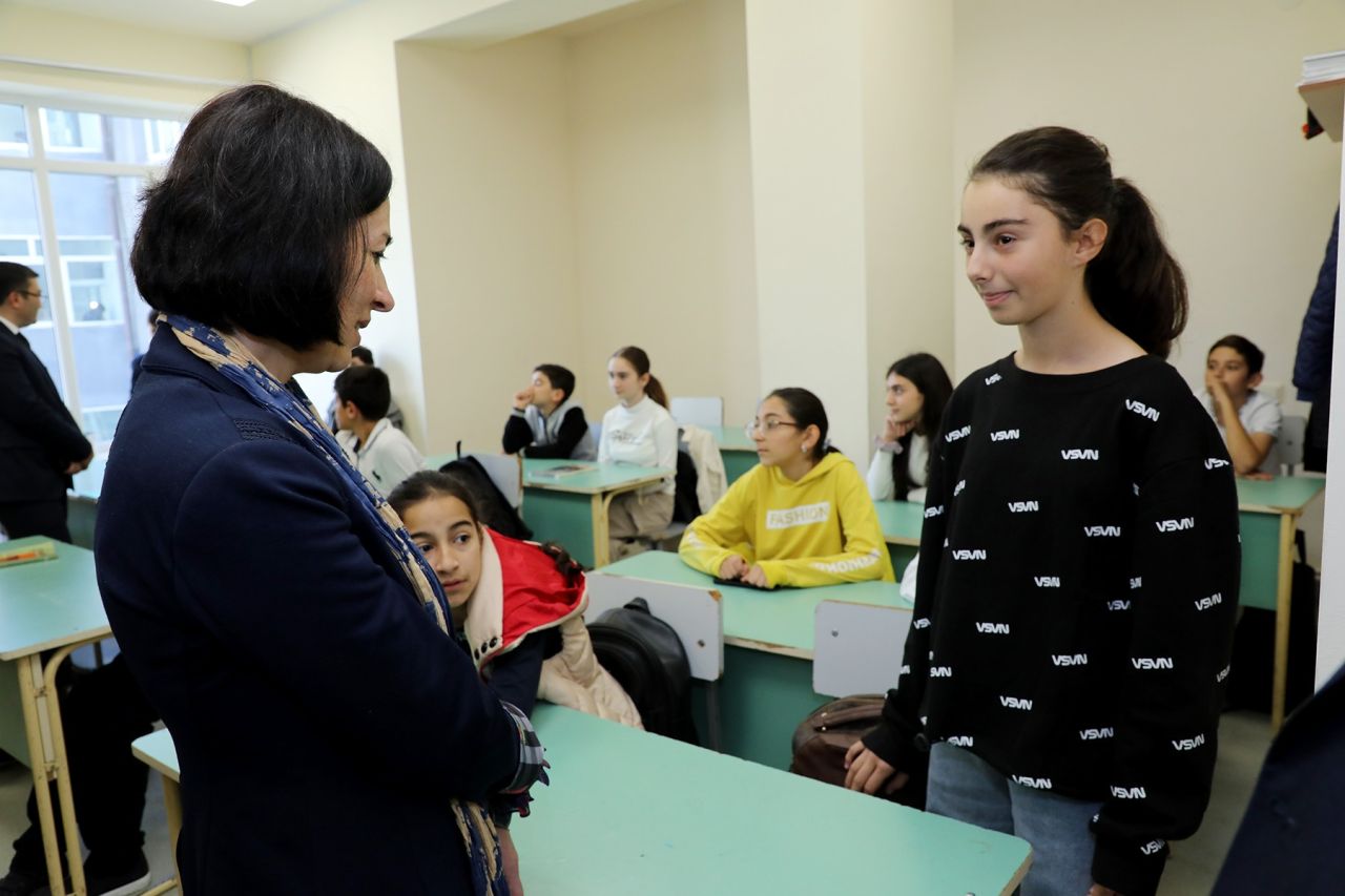 «Մեծ աշխատանք պետք է արվի ԼՂ-ից բռնի տեղահանված երեխաներին պարտադիր կրթության մեջ ընդգրկելու ուղղությամբ». Ժաննա Անդրեասյան