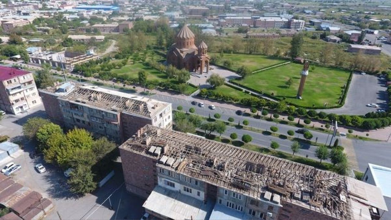 Վերանորոգվելու են Արտաշատ քաղաքի բազմաբնակարան շենքերի տանիքները