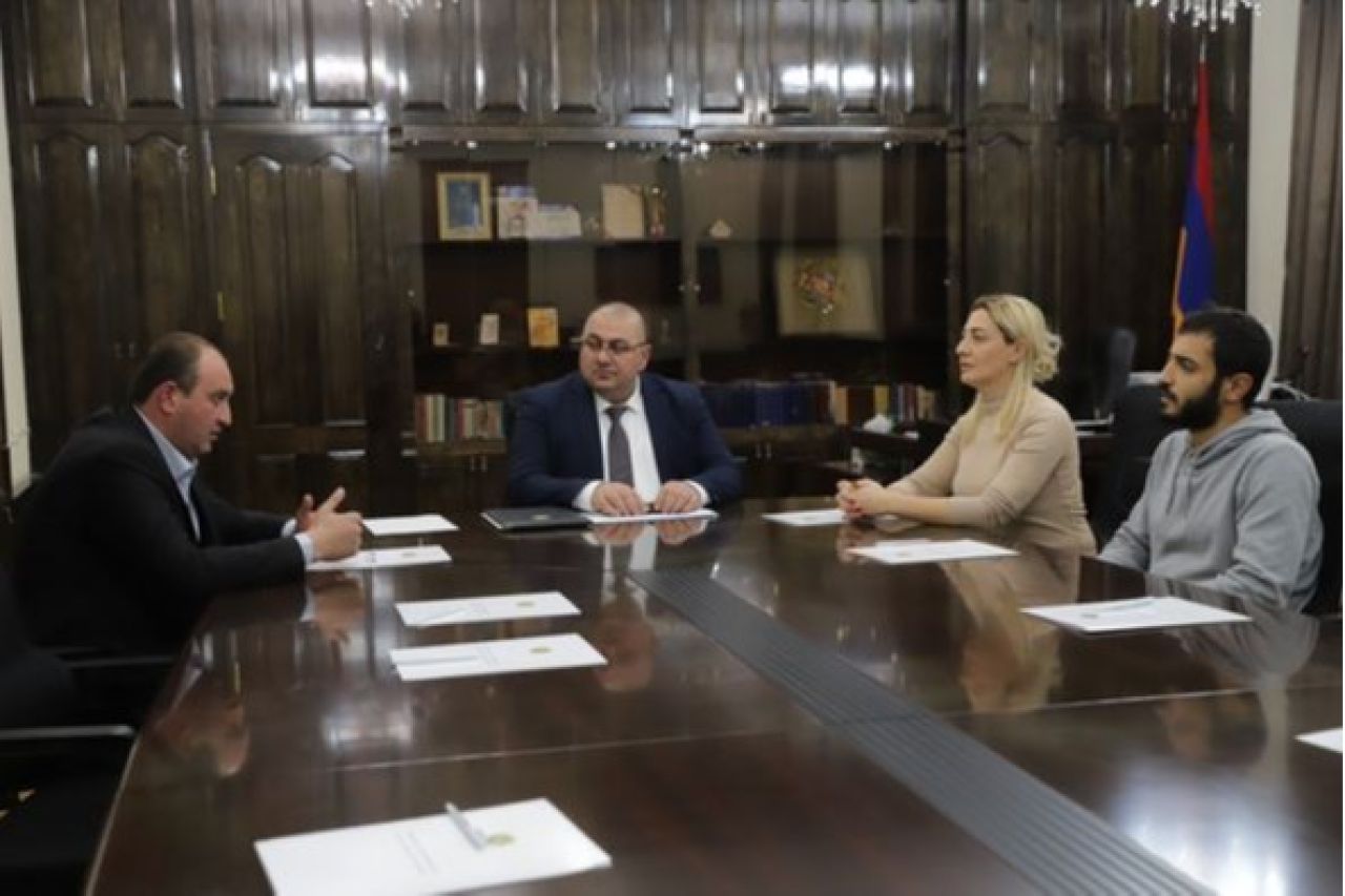 Շիրակի մարզպետ Մուշեղ Մուրադյանն այսօր ընդունել է Ախուրյան համայնքի ղեկավար Զավեն Մանուկյանին