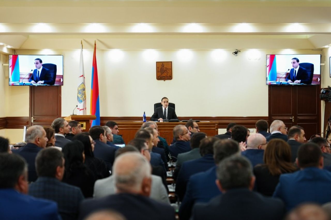 Երևանի կենտրոնի շուրջ 40 փողոցներում ու պողոտաներում որոշակի ժամերին կարգելվի բեռնատարների երթևեկությունը