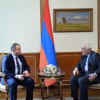 ՀՀ նախագահն ու էկոնոմիկայի նախարարը քննարկել են երկրի տնտեսության տարբեր ճյուղերում և ուղղություններում նկատելի տեղաշարժերը