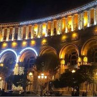 Հանրապետության հրապարակի շենքերի զարդարումն այս տարի իրականացվելու է այլ եղանակով. քաղաքապետի տեղակալ