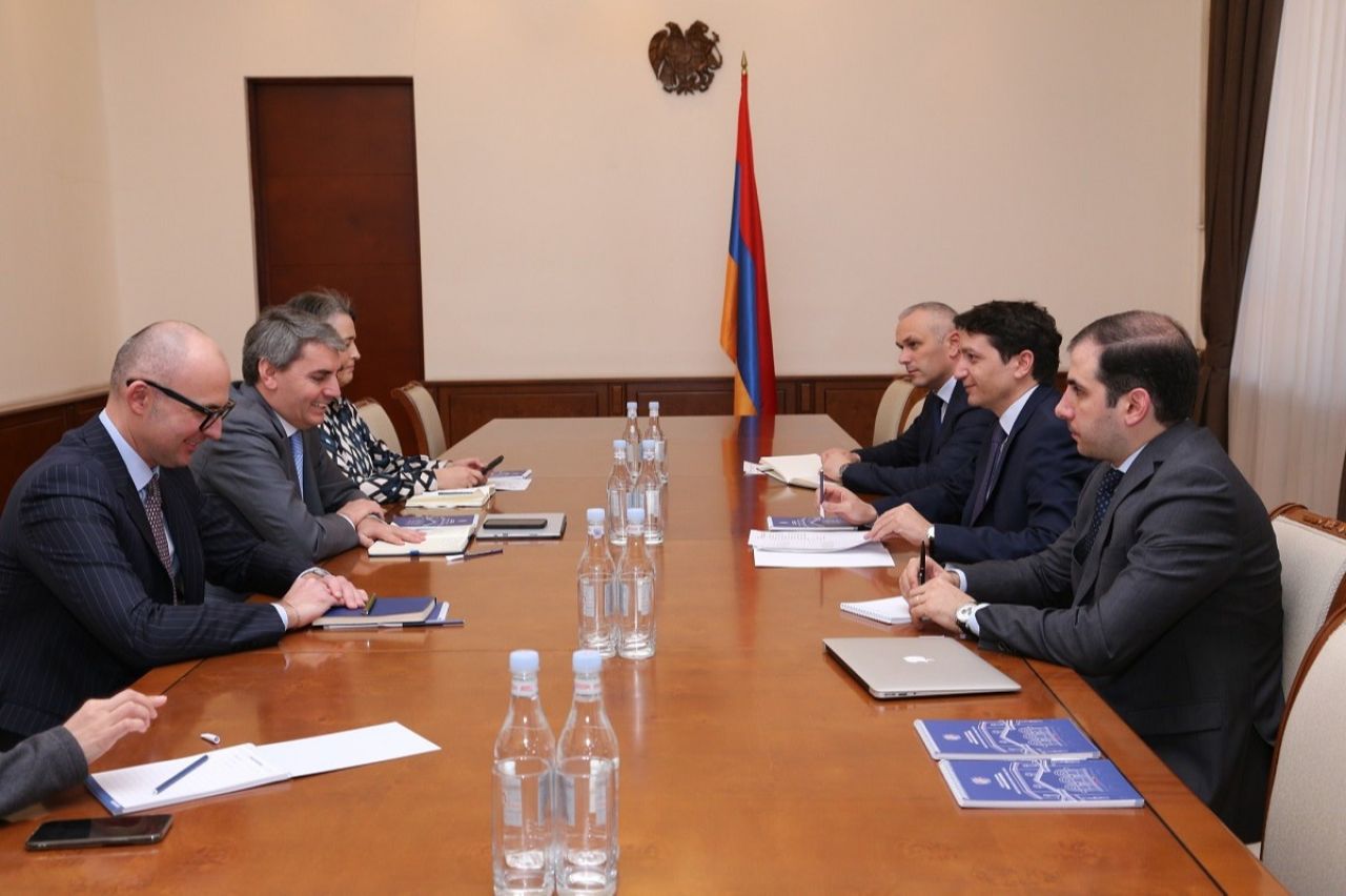 Վահե Հովհաննիսյանն ընդունել է Եվրոպական ներդրումային բանկի ընդլայնման եւ հարեւանության վարչության տնօրեն Լիոնել Ռափայլին
