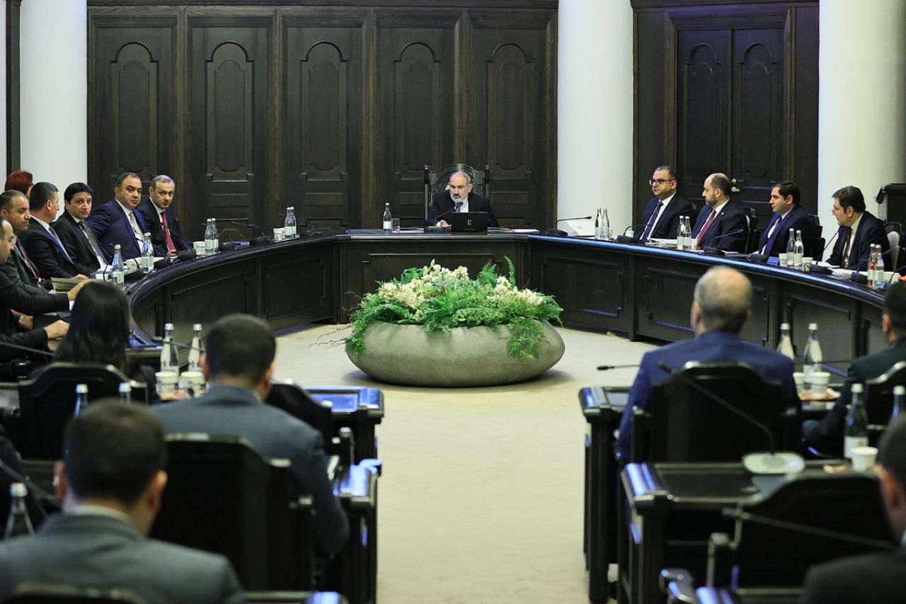 Հաստատվել է մշակող արդյունաբերության ոլորտում աշխատողների ներգրավման միջոցառումը. սահմանվել նաև այլ պայմաններ ԼՂ-ից բռնի տեղահանված անձանց համար