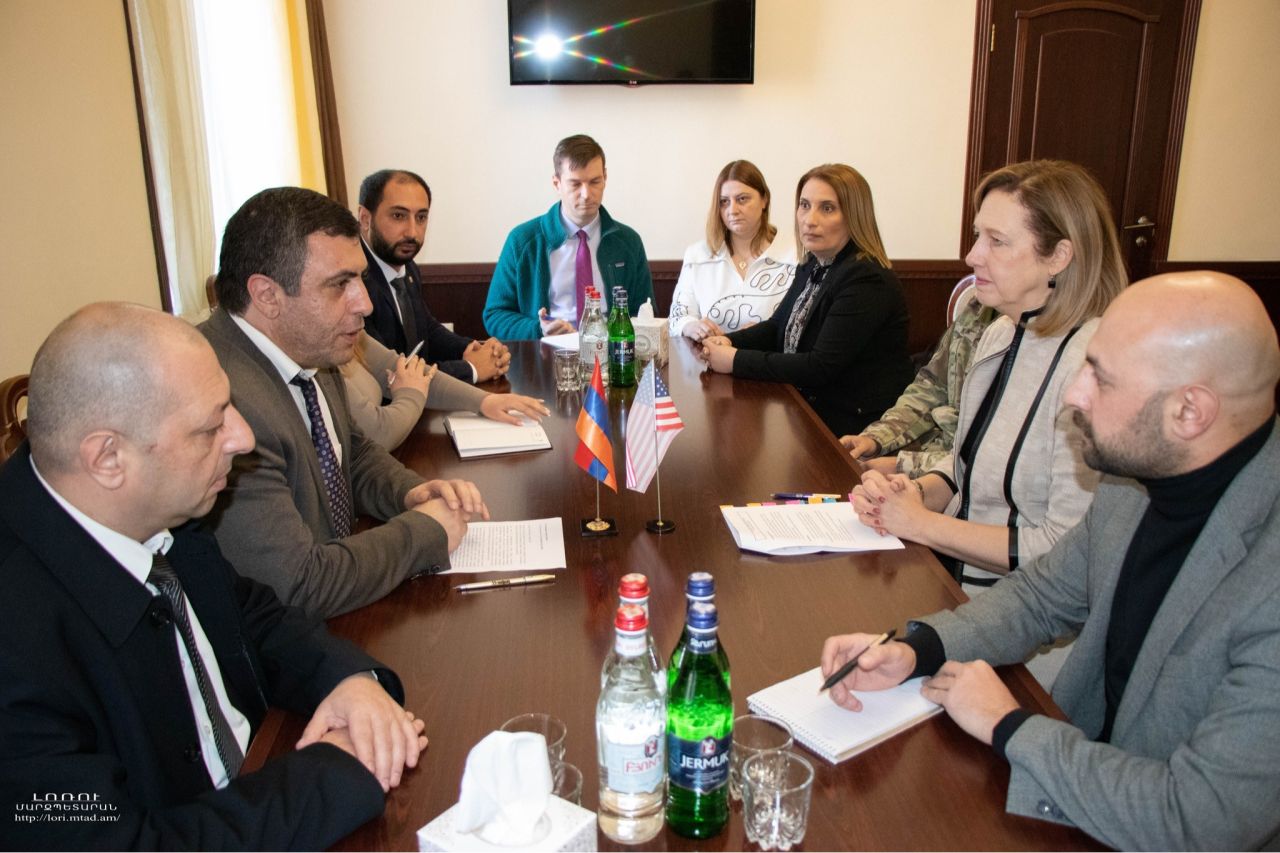 Լոռու մարզպետ Արամ Խաչատրյանն ընդունել է աշխատանքային այցով Լոռու մարզ ժամանած ՀՀ-ում ԱՄՆ դեսպան Քրիստինա Քվինին