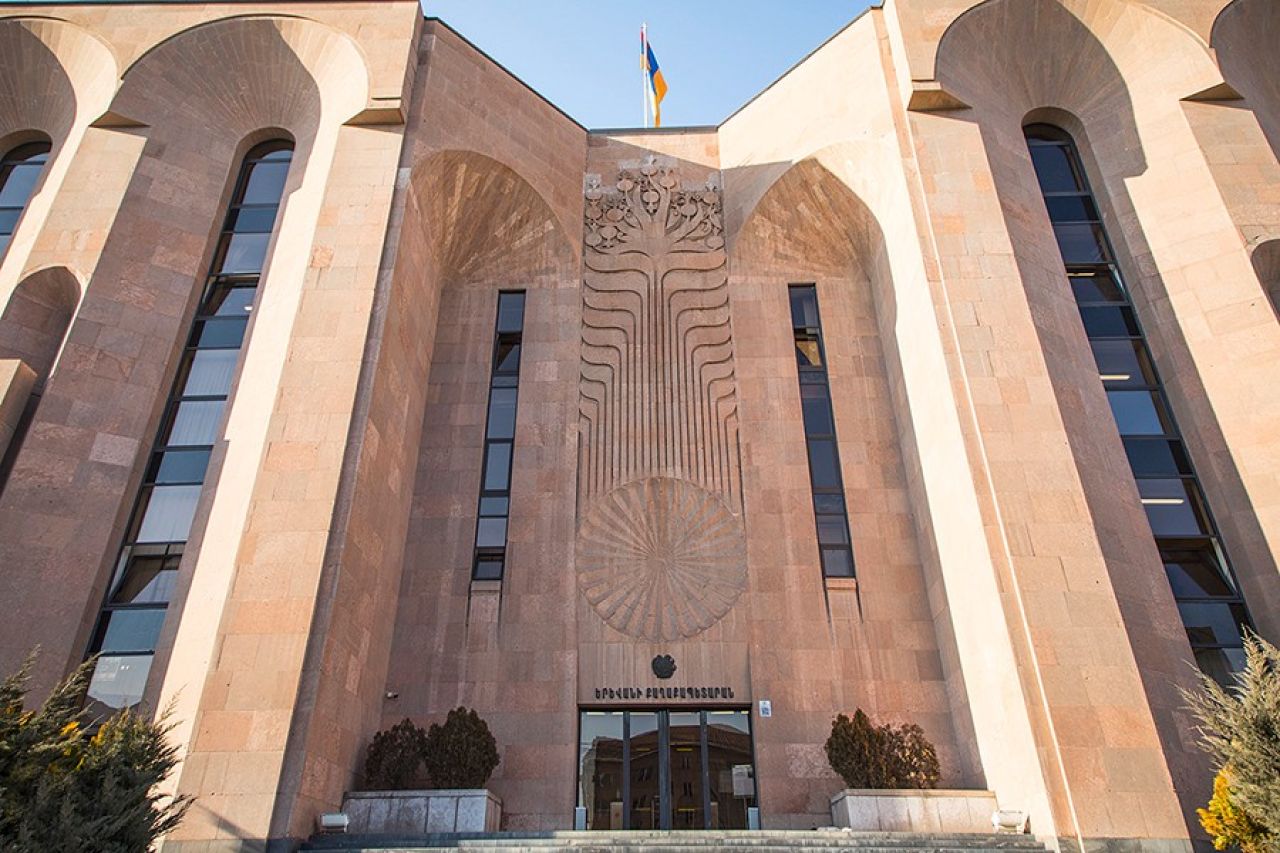 Երևանի քաղաքապետարանի 1-05 հեռախոսահամարն այս օրերին աշխատում է գերծանրաբեռնված