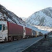 Վերին Լարսի ճանապարհին շուրջ 1500 հայկական բեռնատար է կանգնած