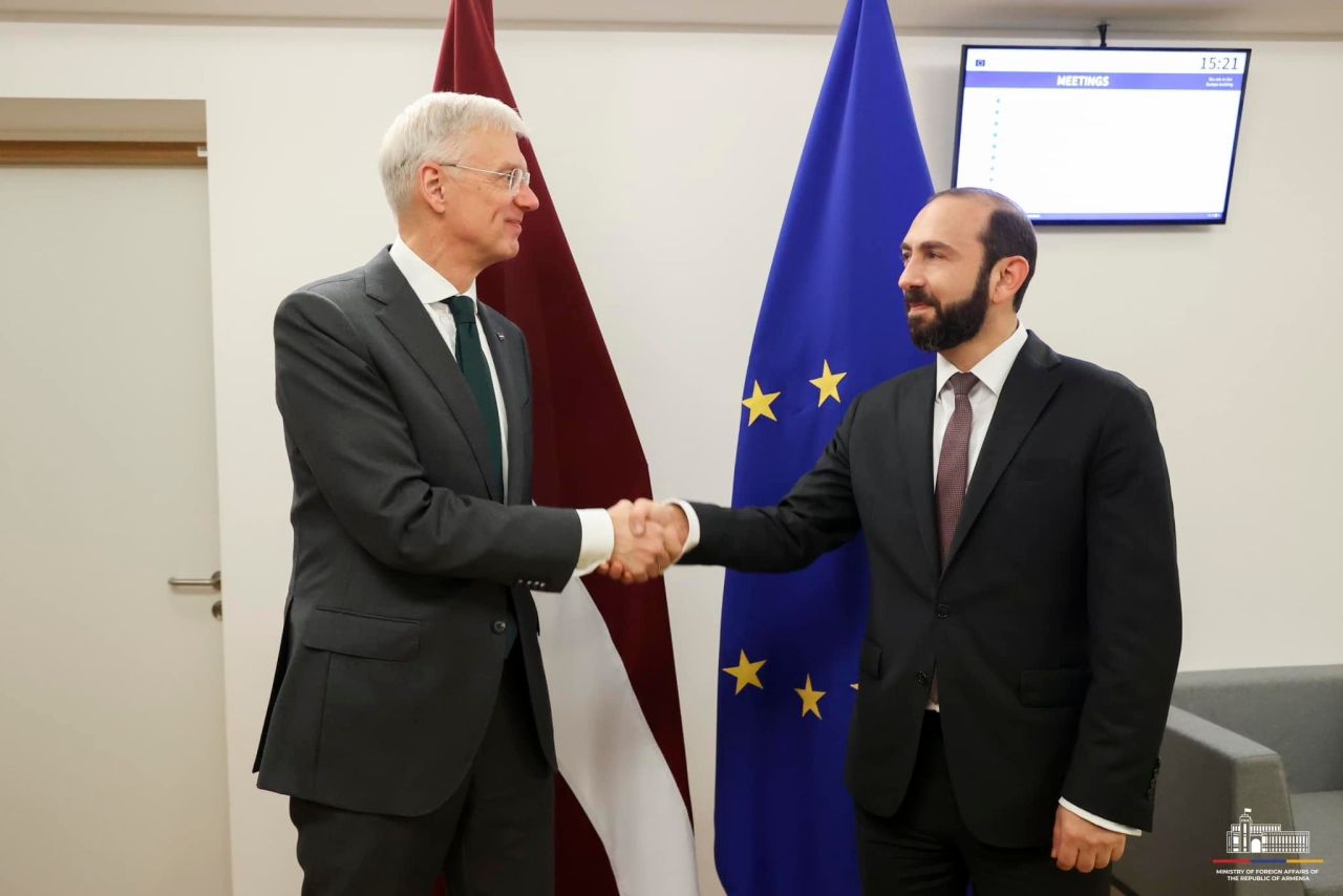 Արարատ Միրզոյանը հանդիպել է Լատվիայի Հանրապետության արտաքին գործերի նախարար Կրիշյանիս Կարինշի հետ