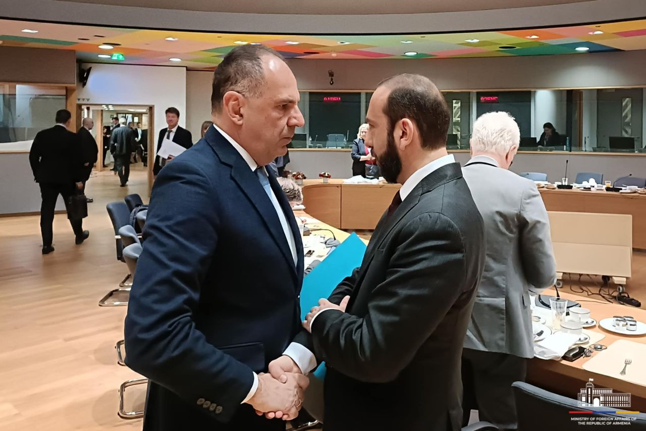 Արարատ Միրզոյանը հանդիպել է Հունաստանի արտաքին գործերի նախարար Ջորջ Գերապետրիտիսին