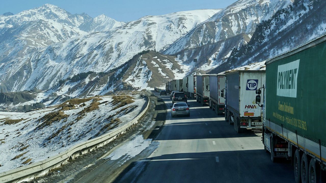 Լարս տանող ճանապարհը փակվել է բեռնատարների համար