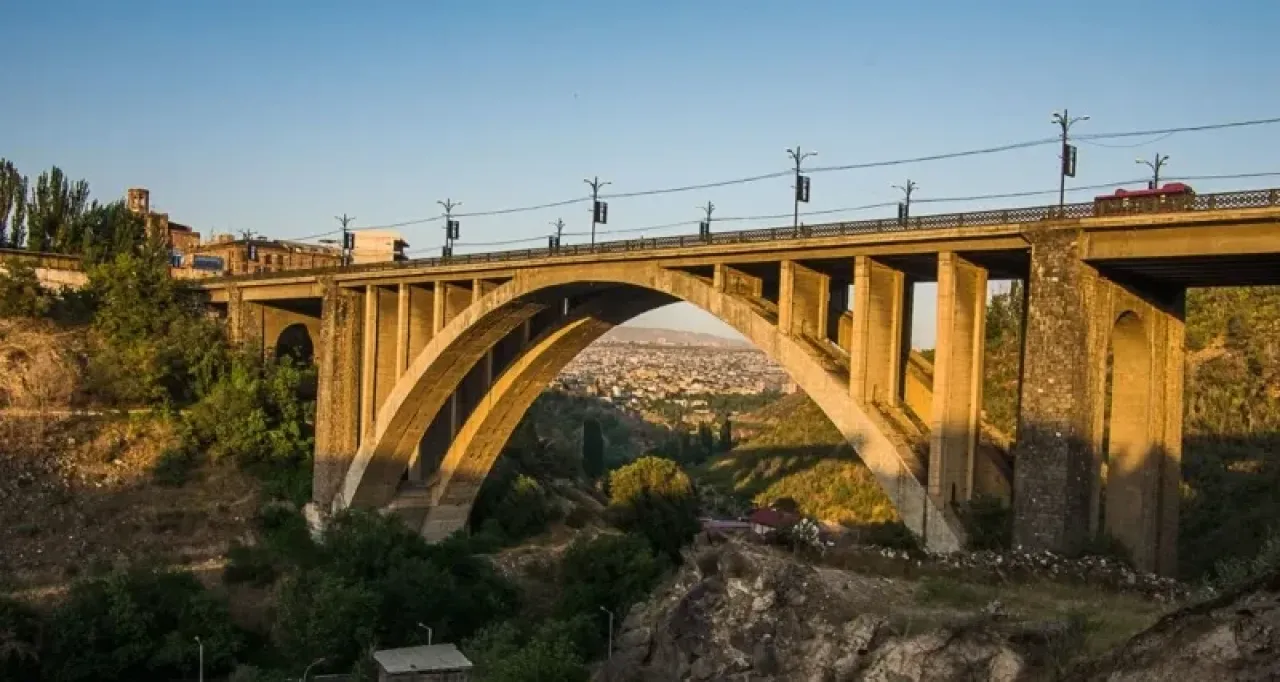 «Կիևյան կամուրջի հիմնանորոգման ժամկետները պետք է հնարավորինս սեղմել». Ավինյան