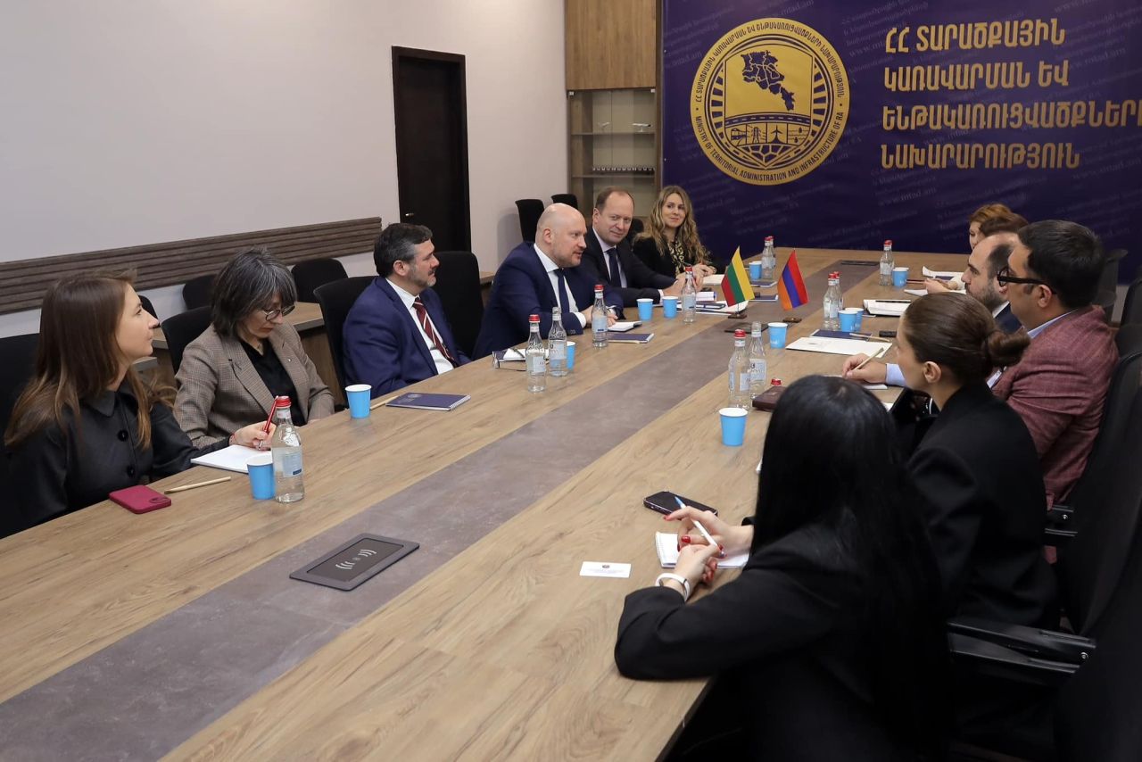 ՏԿԵ փոխնախարար Հակոբ Վարդանյանն ընդունել է Լիտվայի ԱԳ փոխնախարար Յոնաս Սուրվիլայի գլխավորած պատվիրակությանը