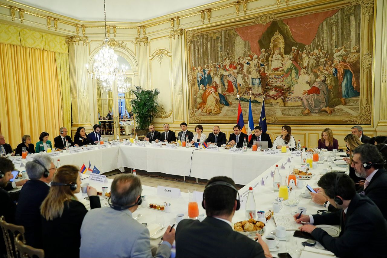 Վարչապետը հանդիպել է տարբեր ոլորտներում գործունեություն ծավալող ֆրանսիական խոշոր մի խումբ ընկերությունների ղեկավարների հետ