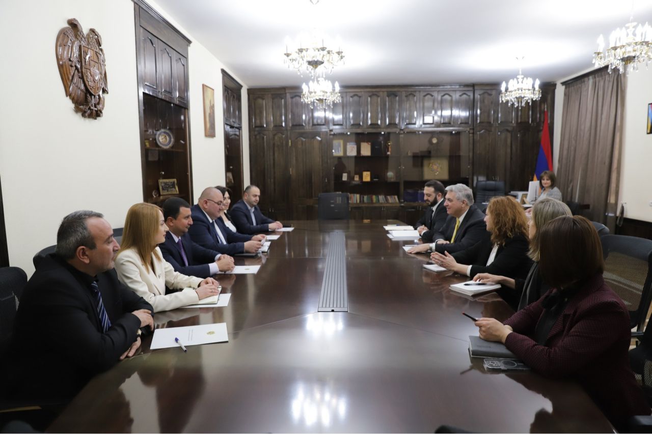 Մուշեղ Մուրադյանն հյուրընկալել է ԱՄՆ միջազգային զարգացման գործակալության հայաստանյան առաքելության տնօրեն Ջոն Ալելոյի գլխավորած պատվիրակությանը
