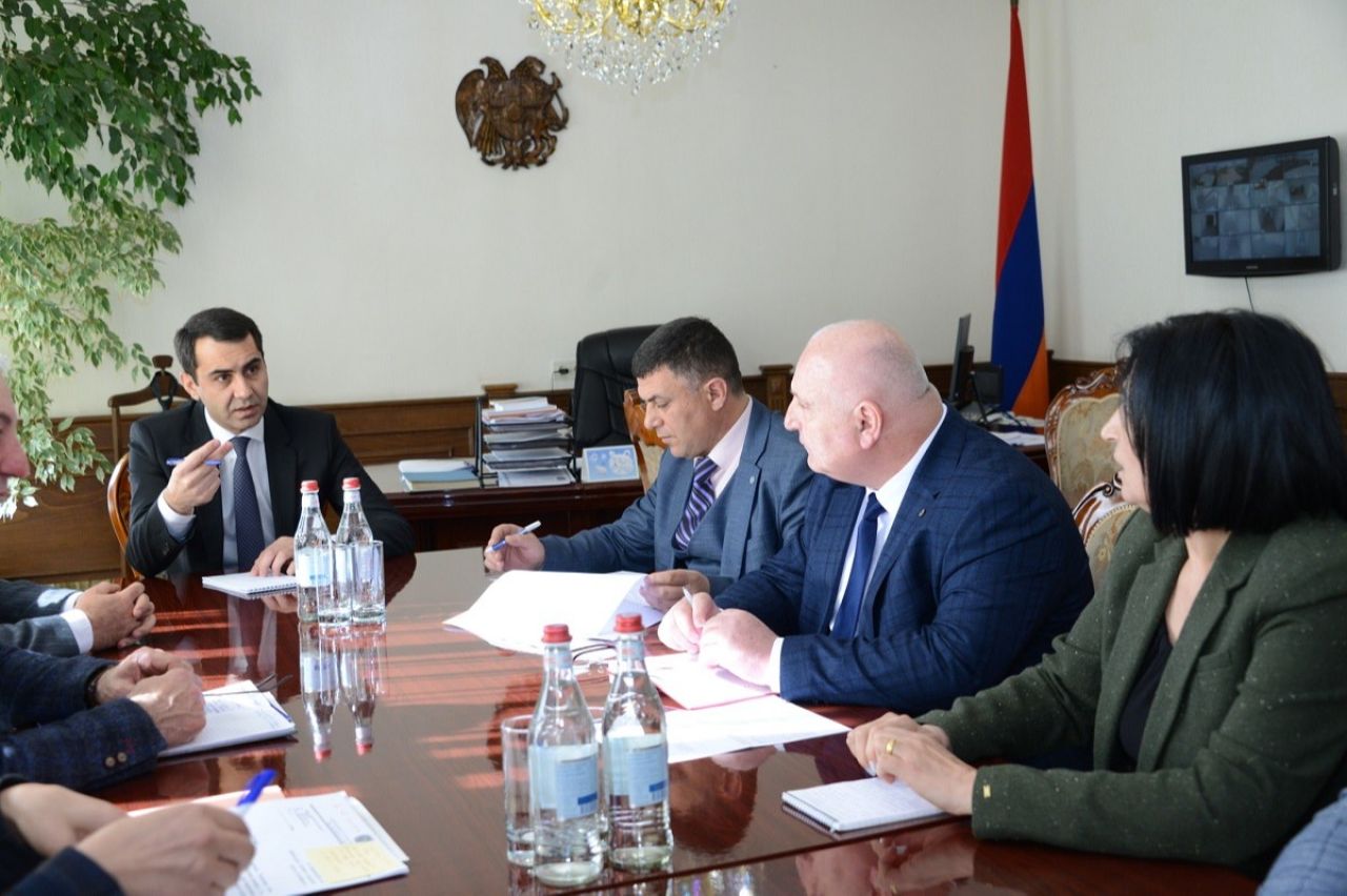 Կարեն Սարգսյանը խորհրդակցություն անցկացրեց Միասնական սոցիալական ծառայության Մարտունու, Վարդենիսի, Գավառի, Սևանի տարածքային կենտրոնների տնօրենների հետ