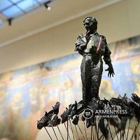 Հայտնի է, թե Շառլ Ազնավուրի որ քանդակը կկանգնեցվի շանսոնյեի անվան հրապարակում