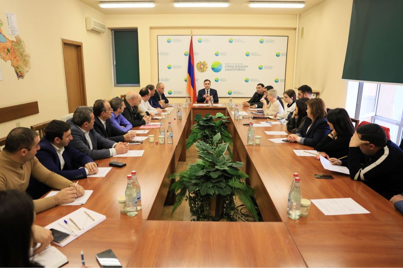 Շրջակա միջավայրի նախարարությունում տեղի է ունեցել շրջակա միջավայրի աղտոտման խնդիրներին նվիրված քննարկում
