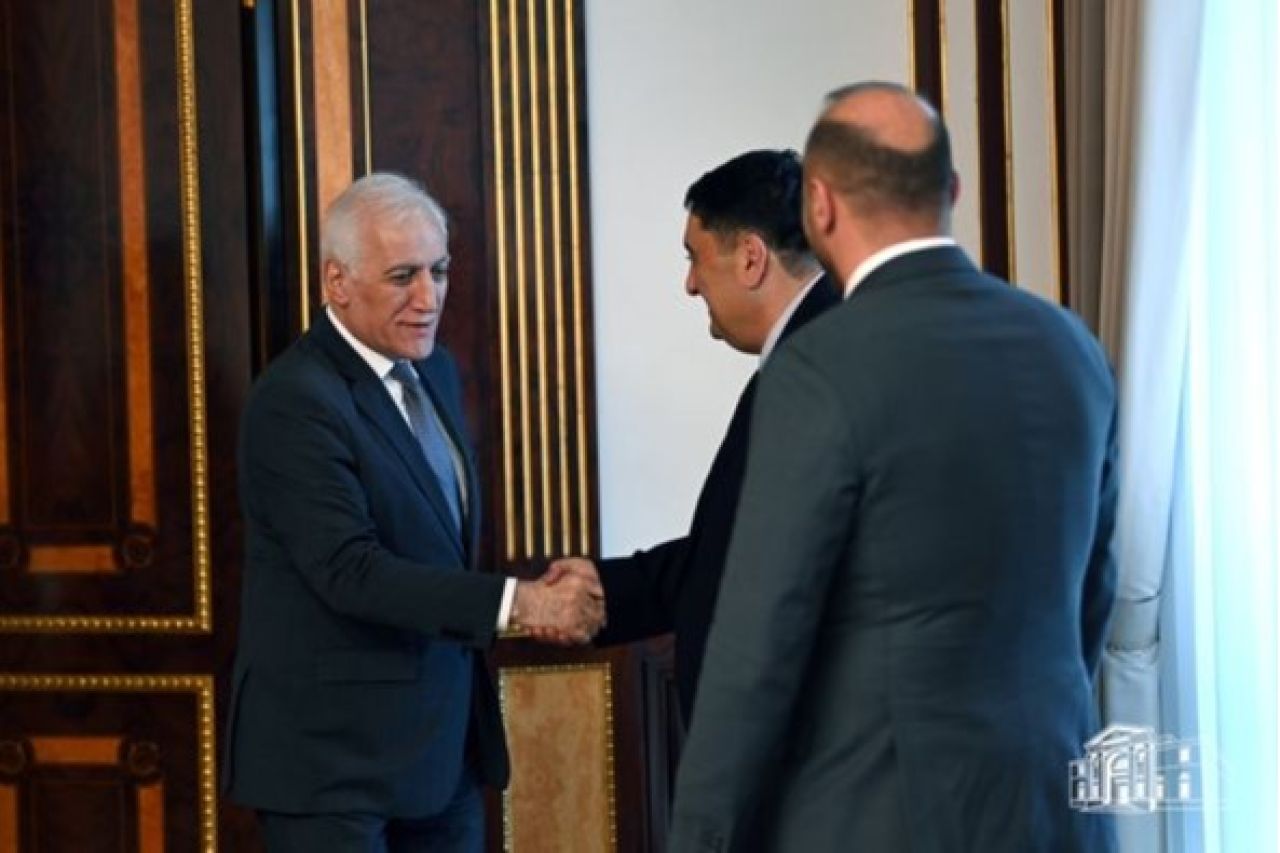 Վահագն Խաչատուրյանն ընդունել է Երևանի կոնյակի գործարանի գործադիր տնօրեն Սերգեյ Խաչատրյանին